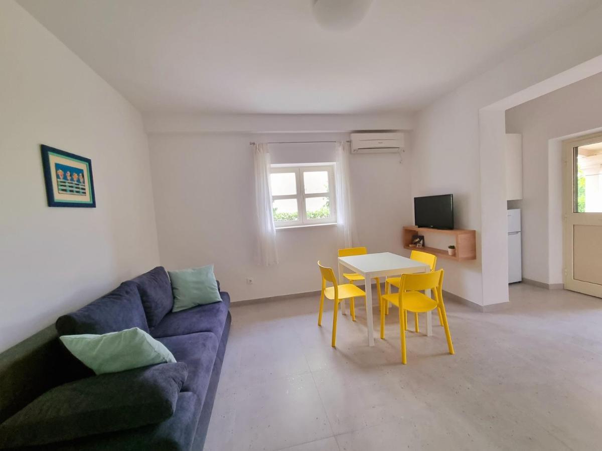 Apartments Iskra Duće Buitenkant foto